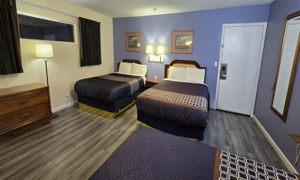 Rodeway Inn & Suites Blythe Gallery - Bedroom